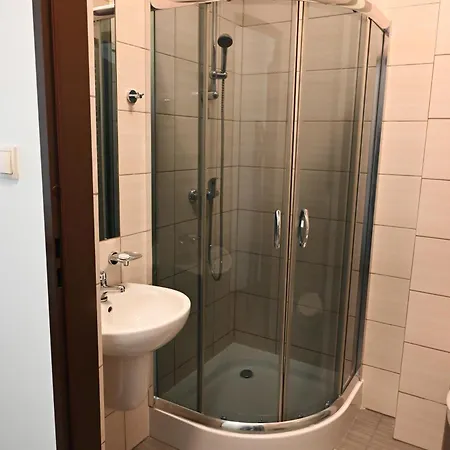 Goscinne Akademii Nauk Stosowanych W Nowym Saczu Hotel *