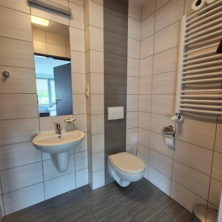 Hotel Goscinne Akademii Nauk Stosowanych W Nowym Saczu